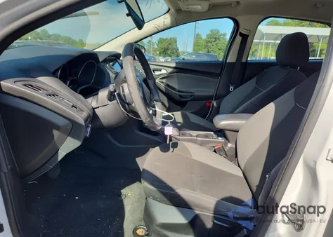 2014 Ford Focus Se z USA, uszkodzony, nr VIN 1FADP3K28EL393450